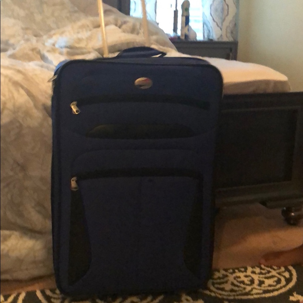 15$ American Tourister Suitcase